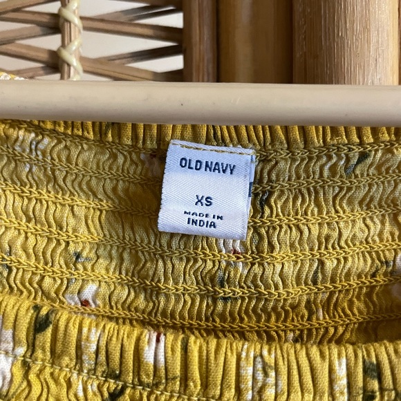 Old navy top - Picture 2 of 4